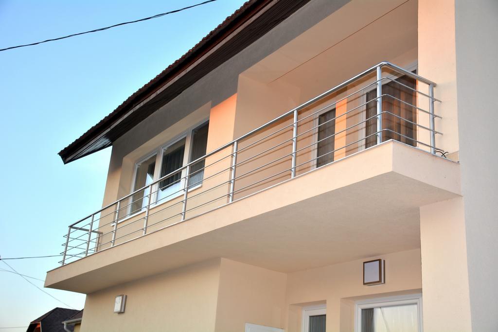 Molnar Vendeghaz Hotel Ujfeherto Exterior photo