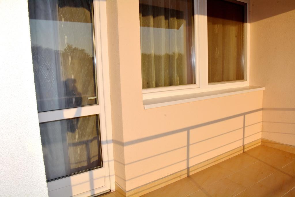 Molnar Vendeghaz Hotel Ujfeherto Exterior photo