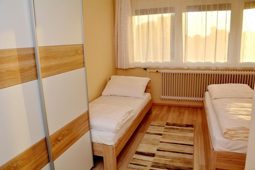 Molnar Vendeghaz Hotel Ujfeherto Exterior photo